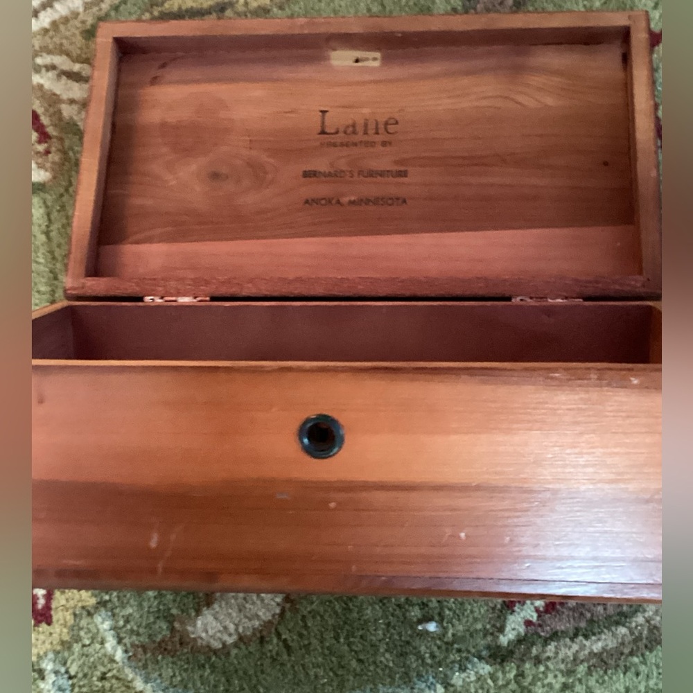 Lane Cedar Chest Jewelry Box Bernsrds Furniture Anoka Minnesota VNPLVC